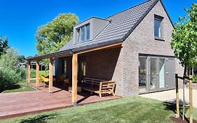 Bungalow 82 Op Recreatiepark De Wielen